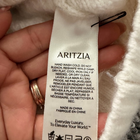 Aritzia Sunday Best Wool blend Ivory Cable Thick Knit V neck Cardigan M - Picture 11 of 12